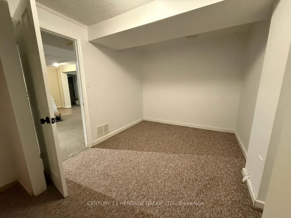 Photo 4 of Unit Bsmt, 927 Srigley Street, Newmarket, Gorham-College Manor — HOMEH