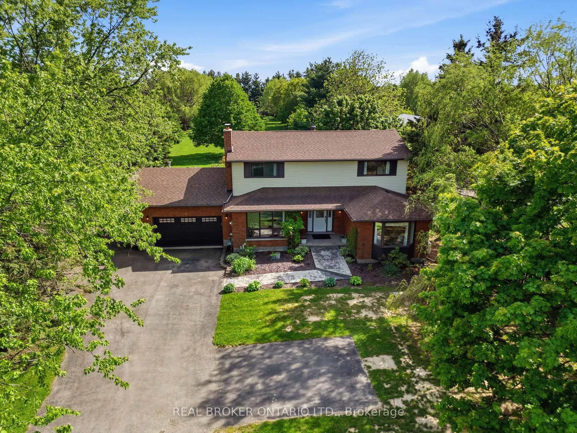 Photo 3 of 9717 Dickenson Road W, Hamilton, Mount Hope — HOMEH