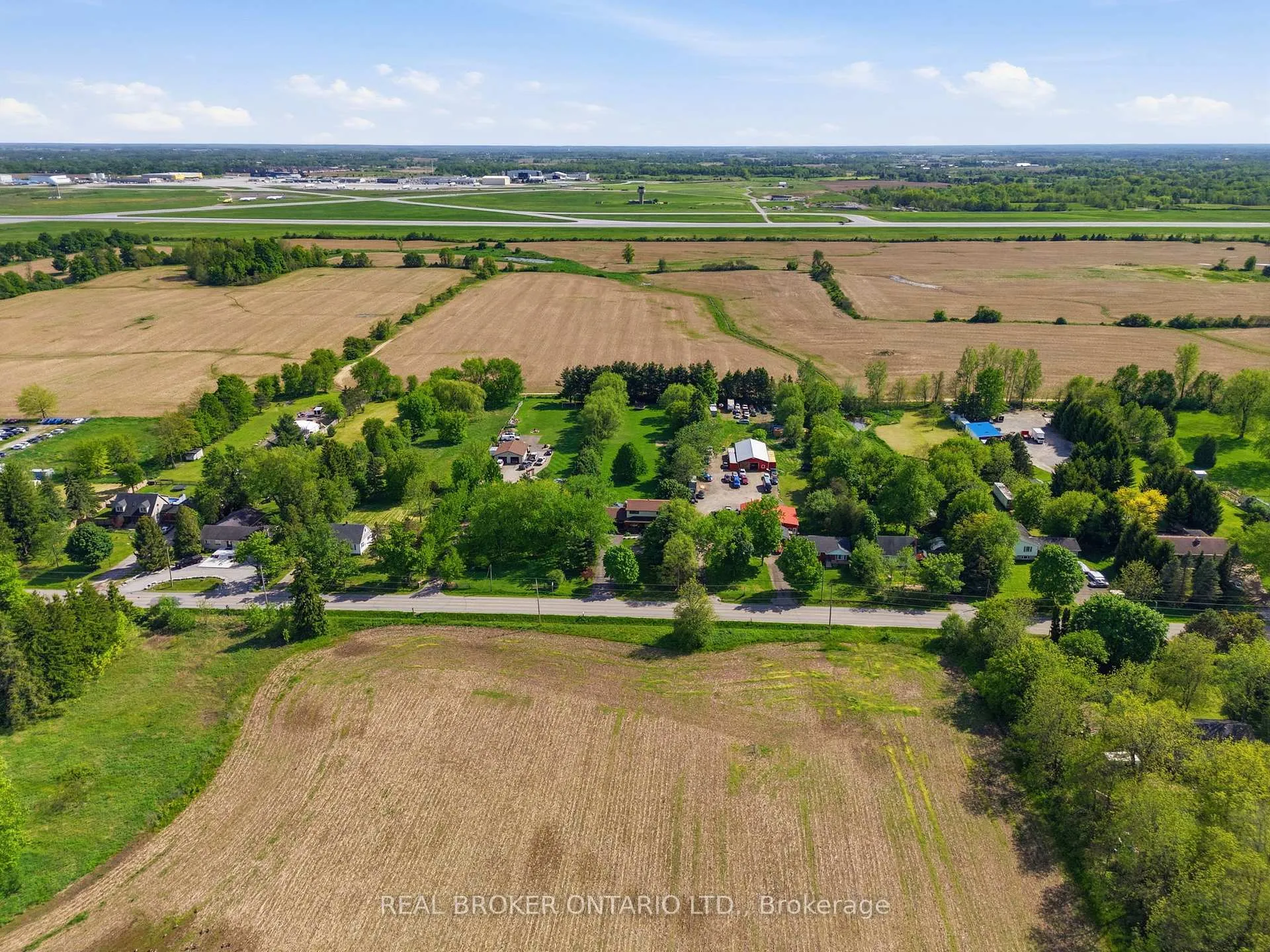 Photo 7 of 9717 Dickenson Road W, Hamilton, Mount Hope — HOMEH