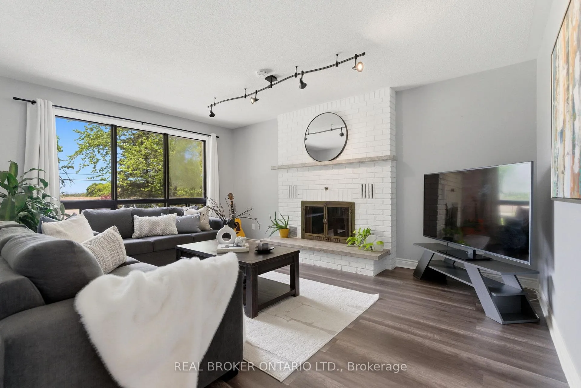 Photo 9 of 9717 Dickenson Road W, Hamilton, Mount Hope — HOMEH