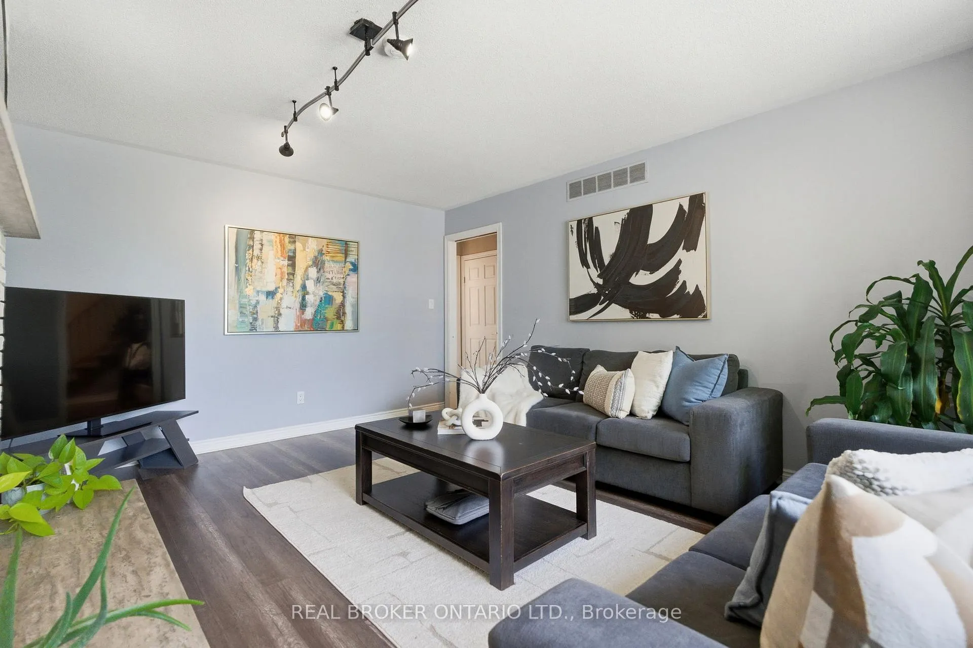 Photo 10 of 9717 Dickenson Road W, Hamilton, Mount Hope — HOMEH