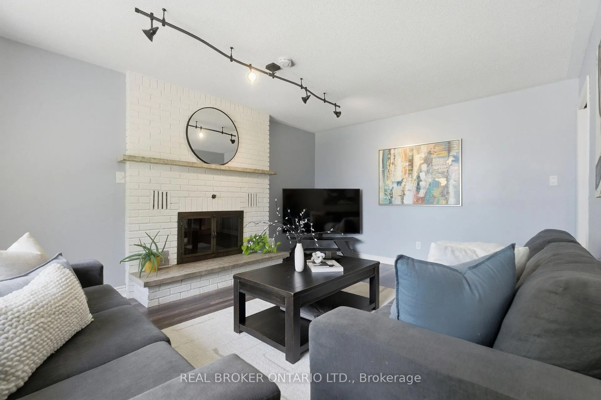 Photo 11 of 9717 Dickenson Road W, Hamilton, Mount Hope — HOMEH