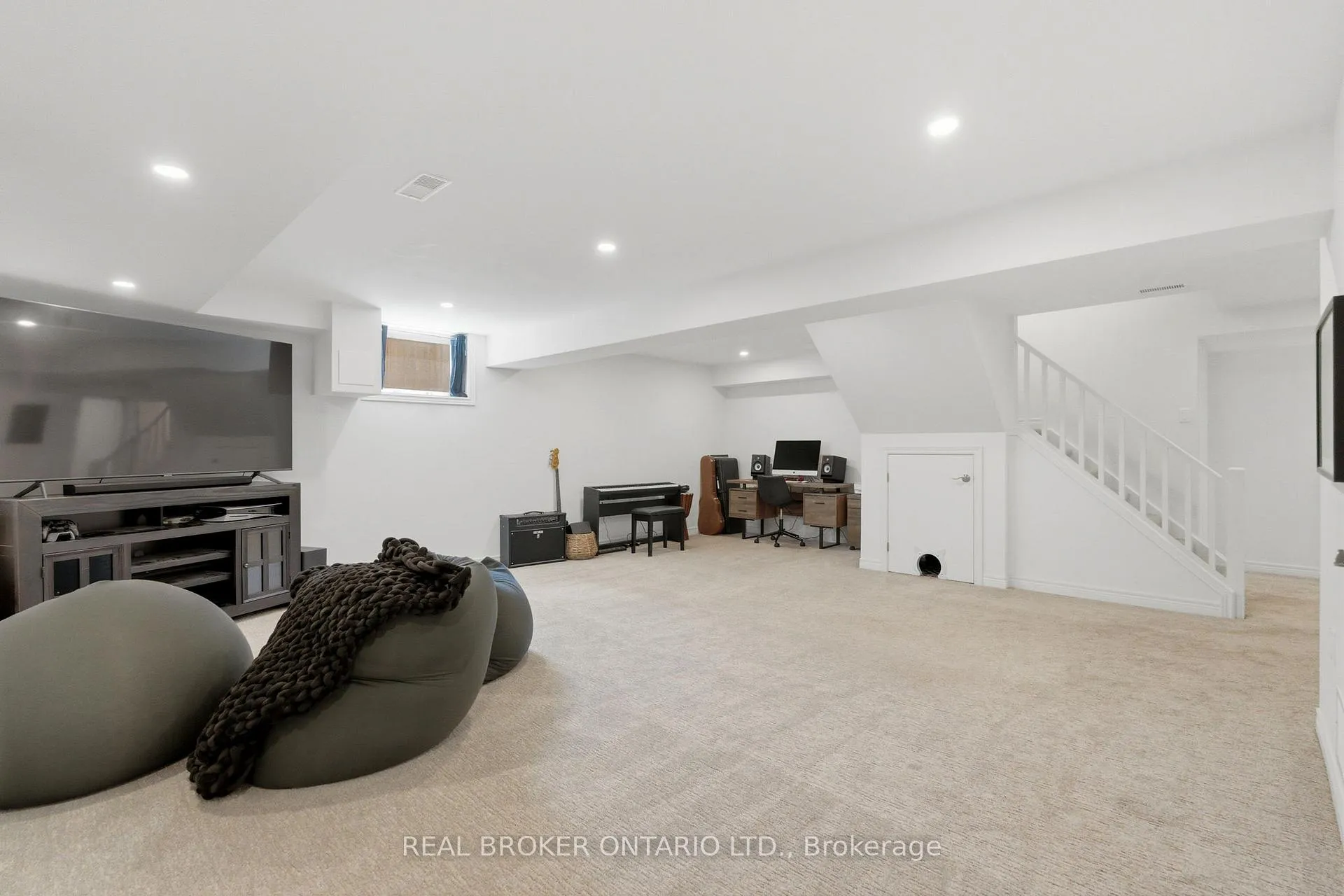 Photo 38 of 9717 Dickenson Road W, Hamilton, Mount Hope — HOMEH