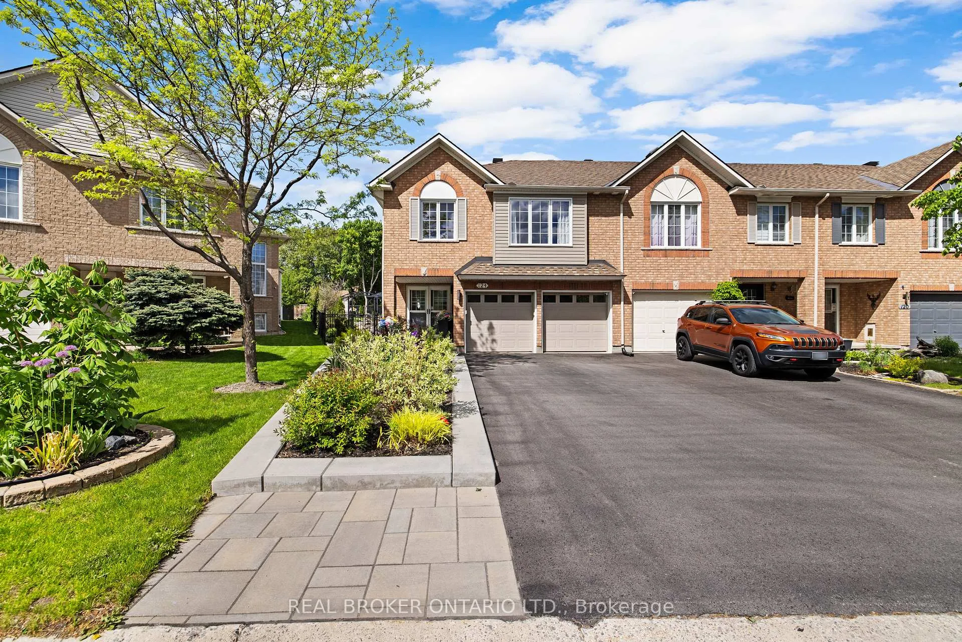 Photo 1 of 124 Macassa Circle, Ottawa, Kanata - Kanata Lakes/Heritage Hills — HOMEH