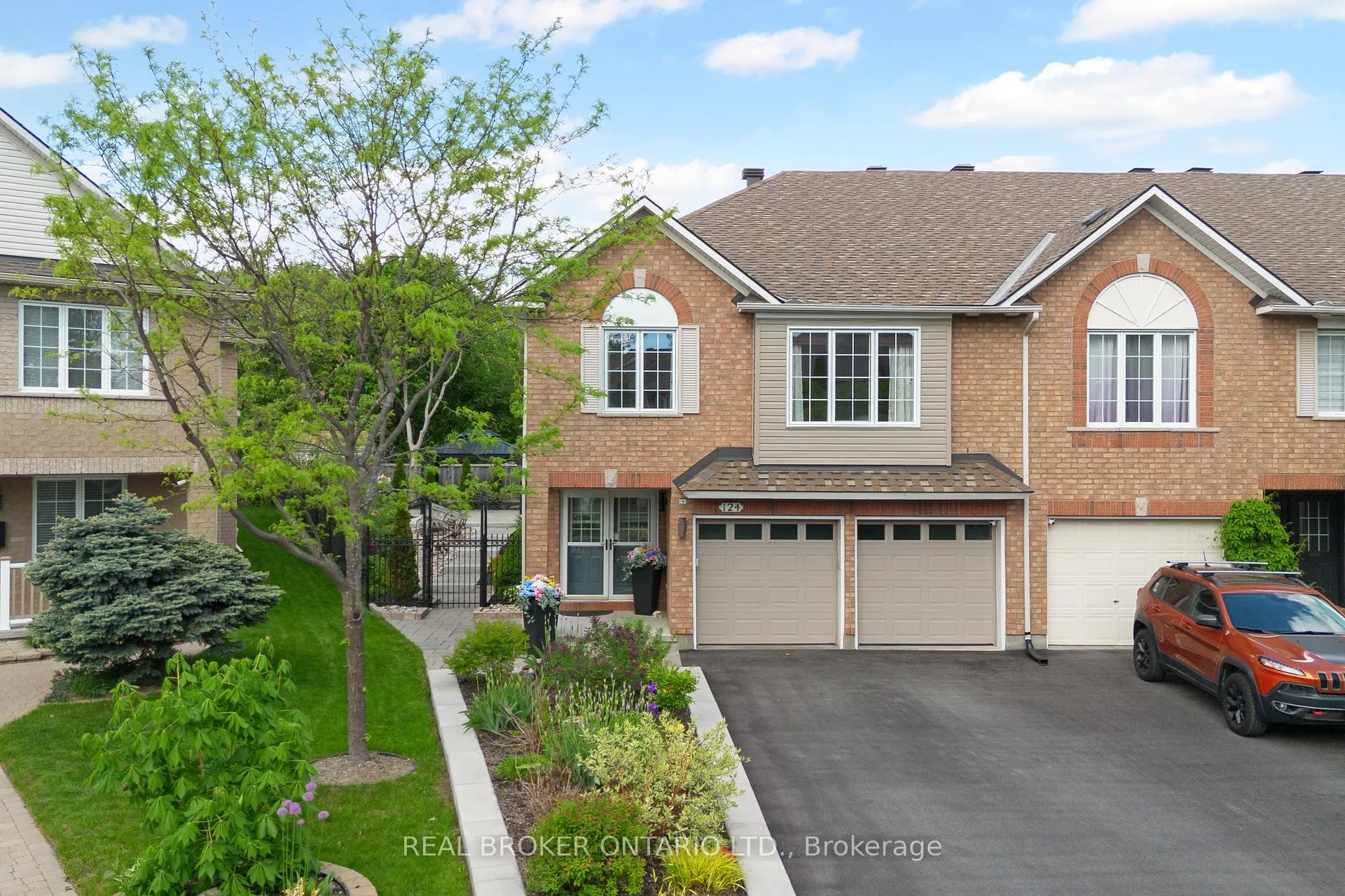 Photo 2 of 124 Macassa Circle, Ottawa, Kanata - Kanata Lakes/Heritage Hills — HOMEH
