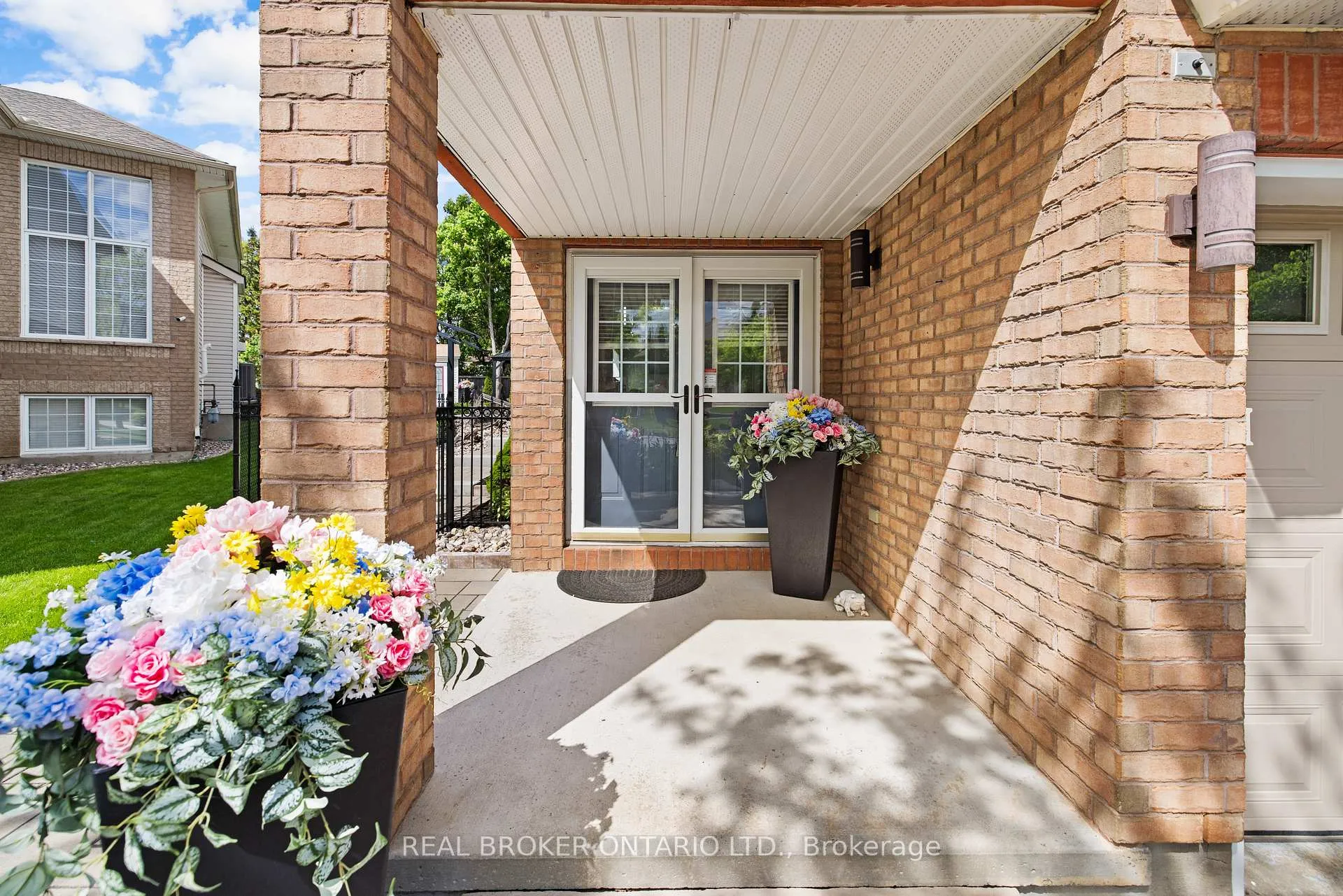 Photo 4 of 124 Macassa Circle, Ottawa, Kanata - Kanata Lakes/Heritage Hills — HOMEH