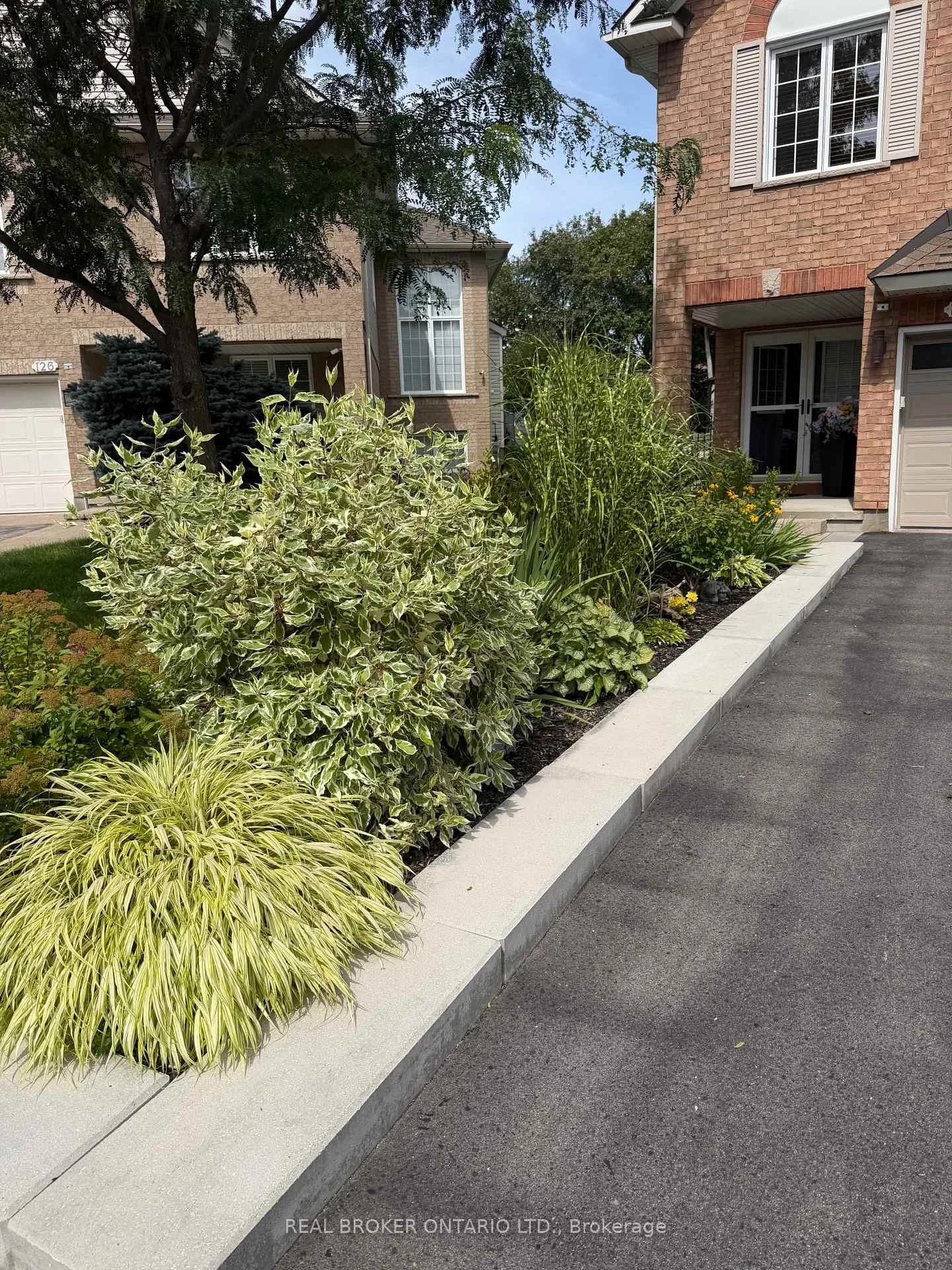 Photo 3 of 124 Macassa Circle, Ottawa, Kanata - Kanata Lakes/Heritage Hills — HOMEH