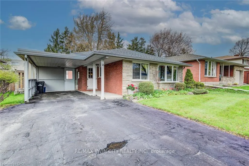Photo 3 of 18 Queenston Crescent, Kitchener — HOMEH