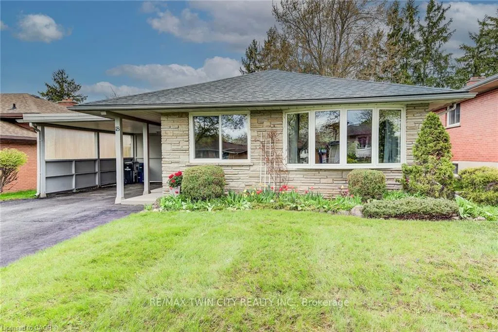 Photo 9 of 18 Queenston Crescent, Kitchener — HOMEH