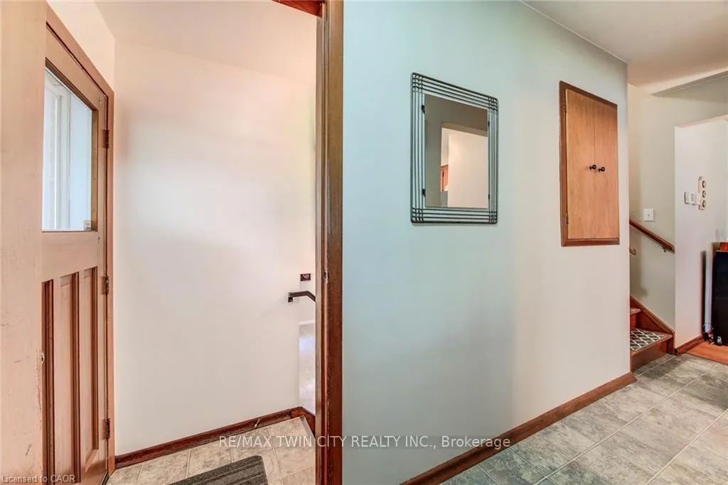 Photo 10 of 18 Queenston Crescent, Kitchener — HOMEH