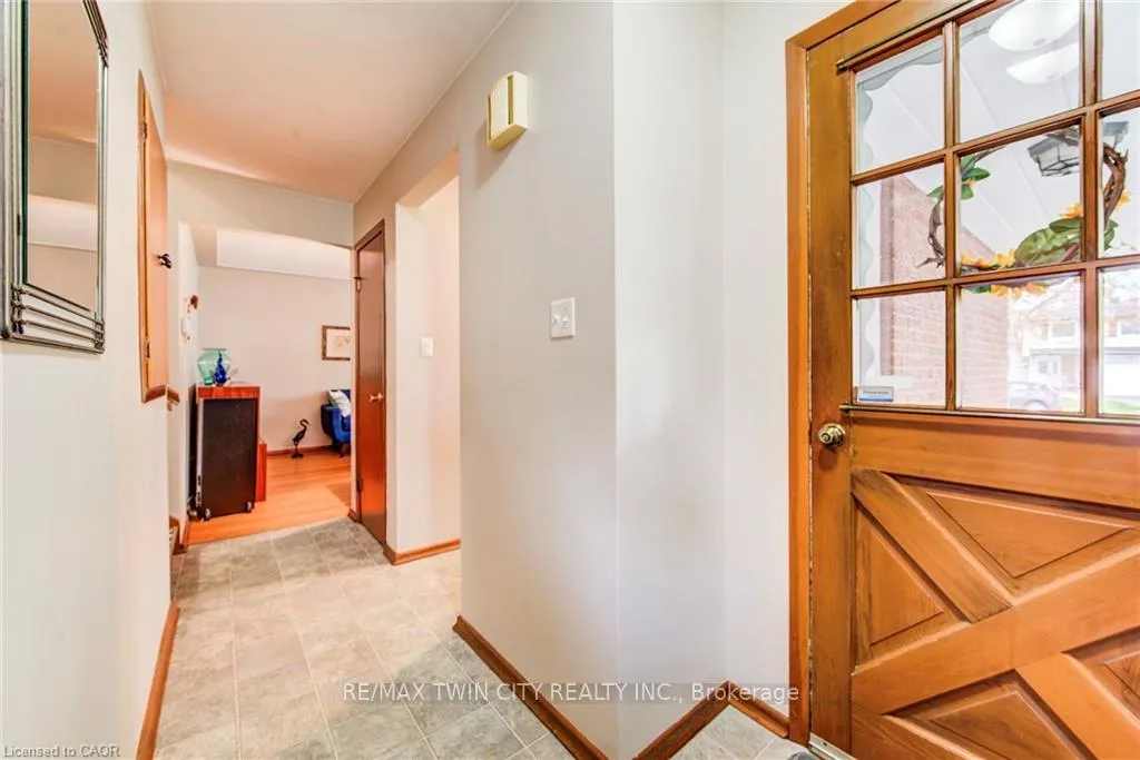 Photo 11 of 18 Queenston Crescent, Kitchener — HOMEH