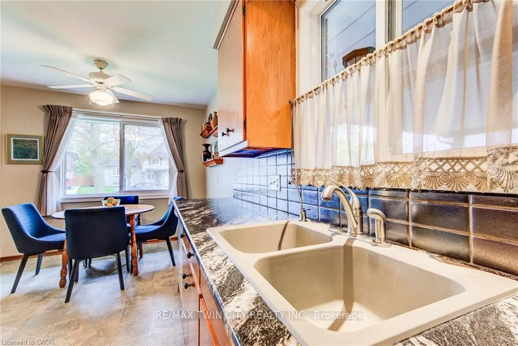 Photo 15 of 18 Queenston Crescent, Kitchener — HOMEH