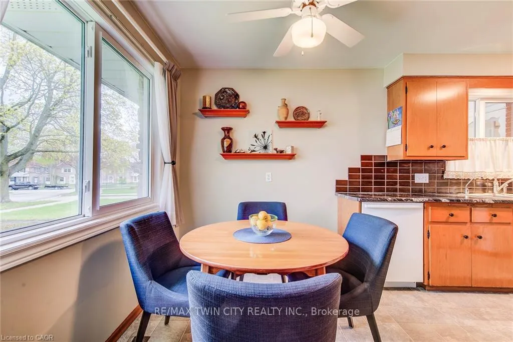 Photo 16 of 18 Queenston Crescent, Kitchener — HOMEH