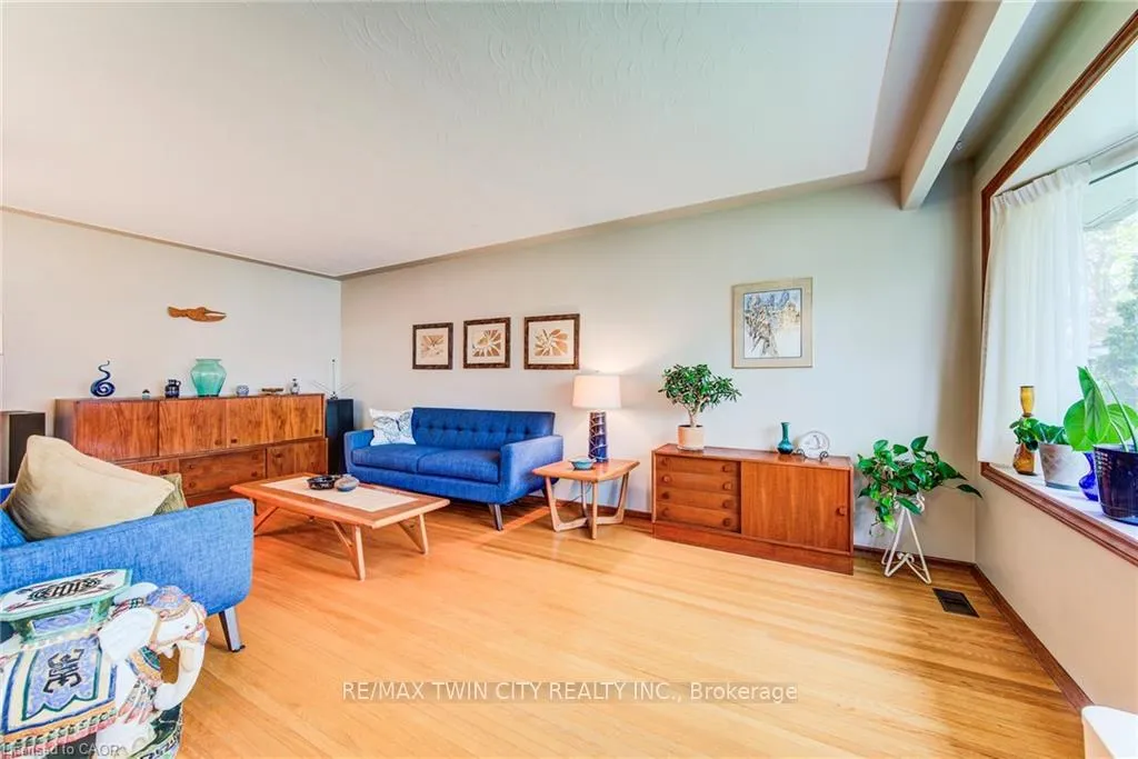 Photo 17 of 18 Queenston Crescent, Kitchener — HOMEH