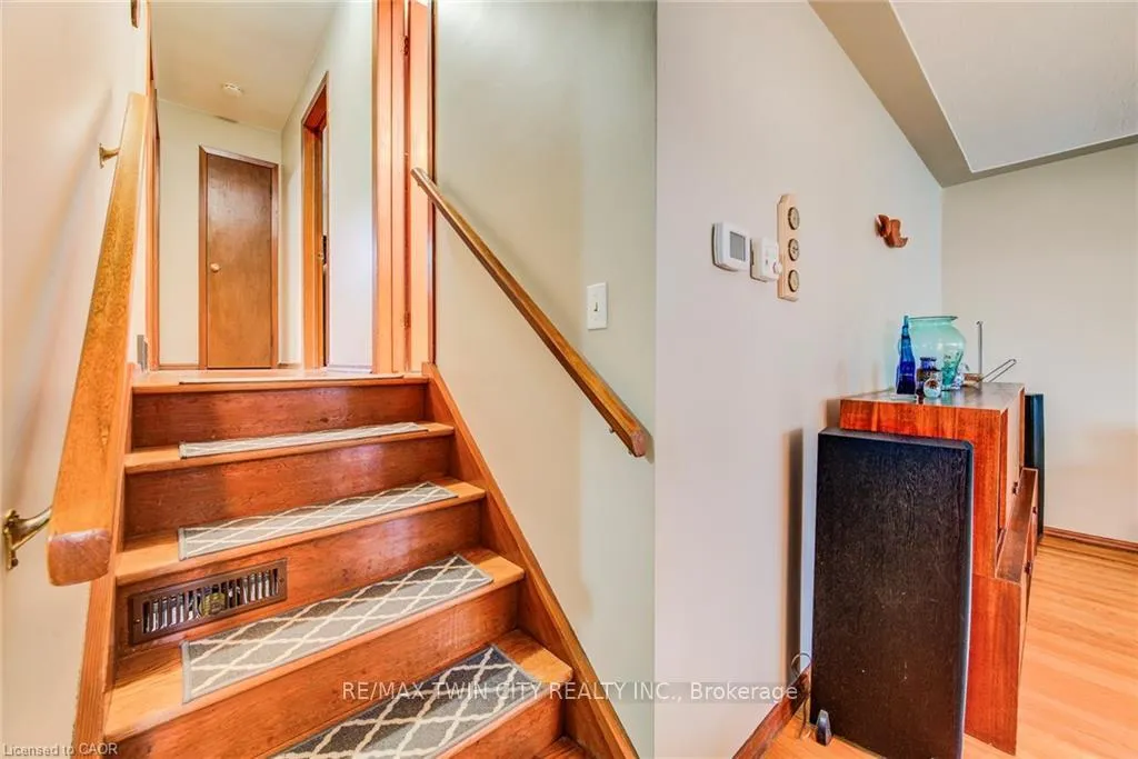 Photo 20 of 18 Queenston Crescent, Kitchener — HOMEH