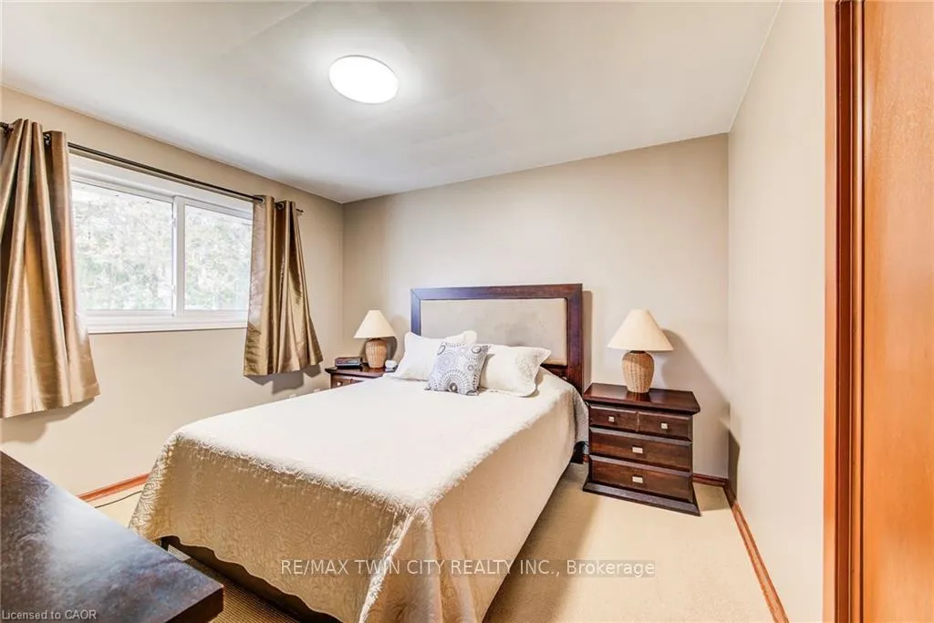 Photo 22 of 18 Queenston Crescent, Kitchener — HOMEH