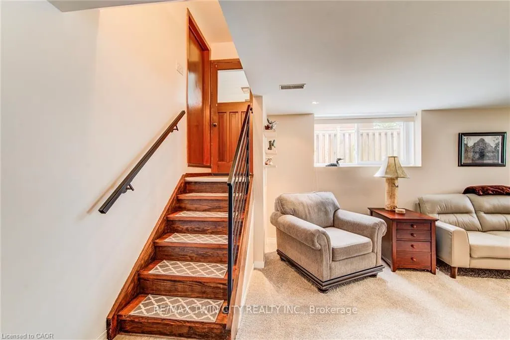 Photo 26 of 18 Queenston Crescent, Kitchener — HOMEH