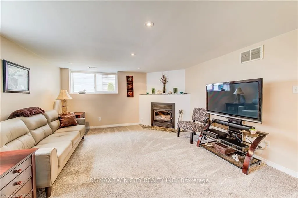 Photo 27 of 18 Queenston Crescent, Kitchener — HOMEH