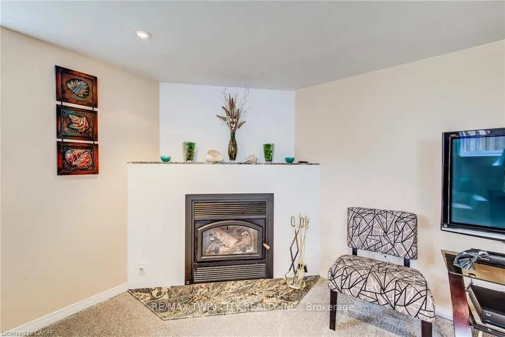 Photo 28 of 18 Queenston Crescent, Kitchener — HOMEH