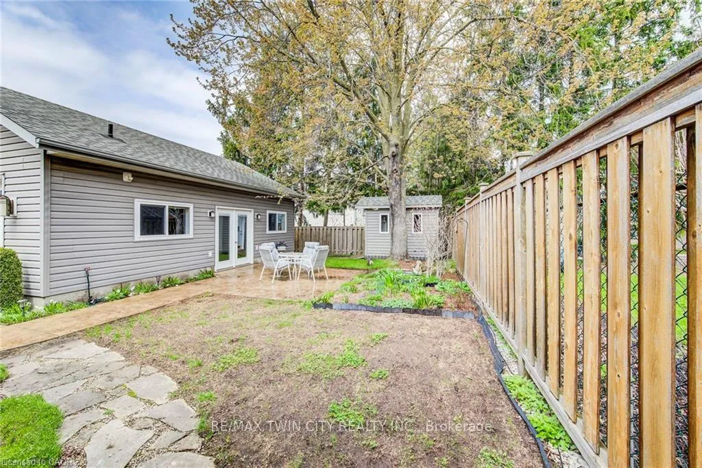 Photo 32 of 18 Queenston Crescent, Kitchener — HOMEH