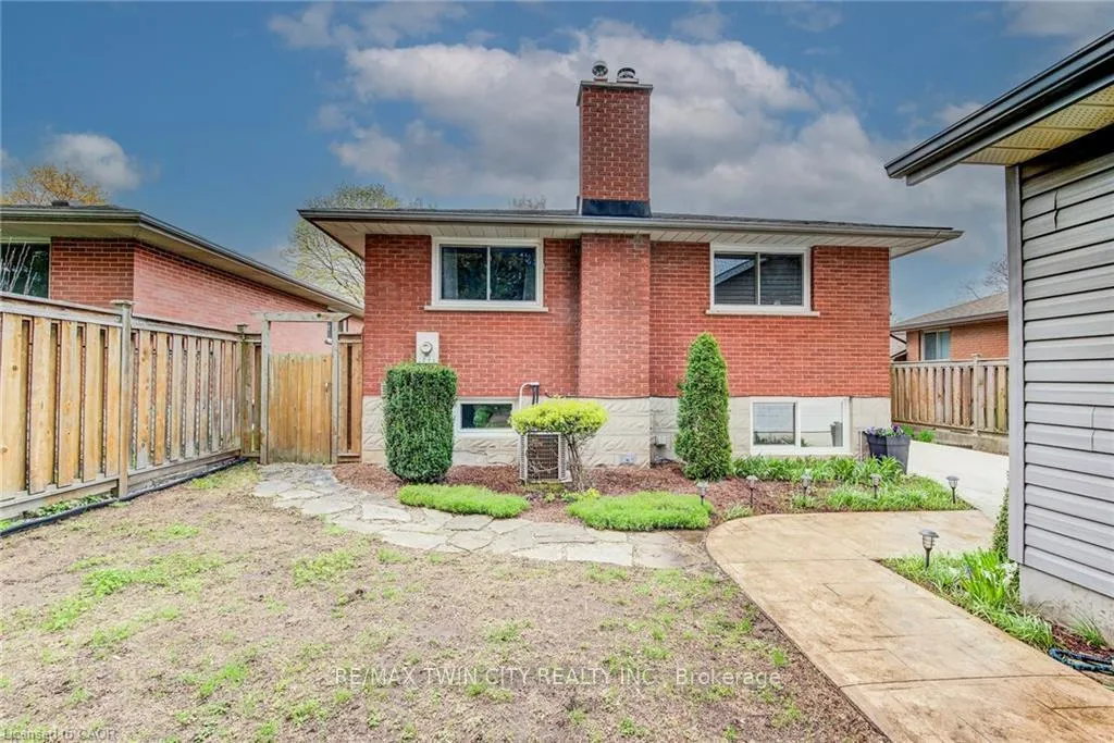 Photo 33 of 18 Queenston Crescent, Kitchener — HOMEH
