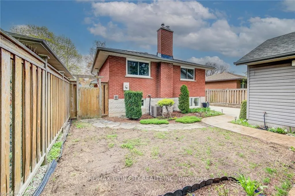 Photo 34 of 18 Queenston Crescent, Kitchener — HOMEH