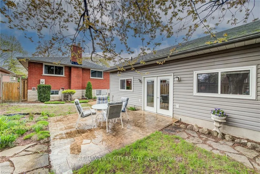 Photo 35 of 18 Queenston Crescent, Kitchener — HOMEH