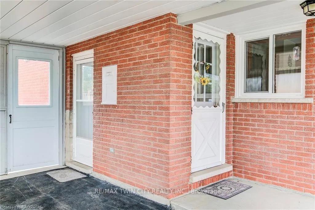 Photo 37 of 18 Queenston Crescent, Kitchener — HOMEH