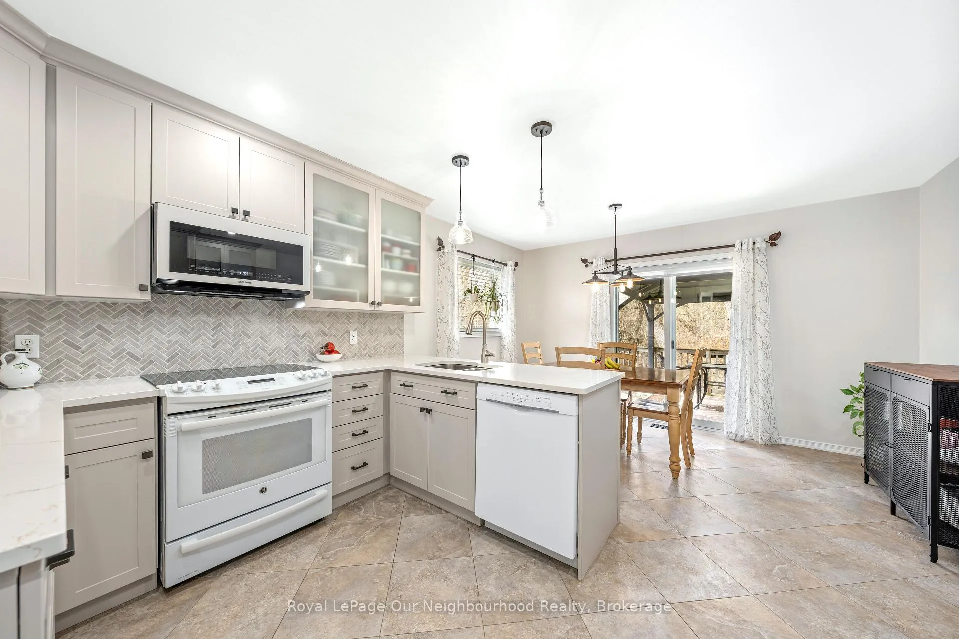 Photo 7 of 439 Nickerson Drive, Cobourg — HOMEH
