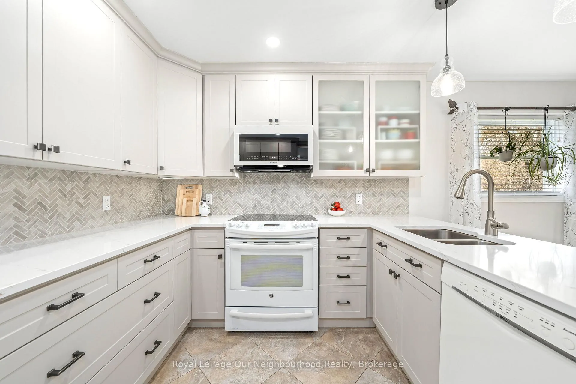 Photo 8 of 439 Nickerson Drive, Cobourg — HOMEH