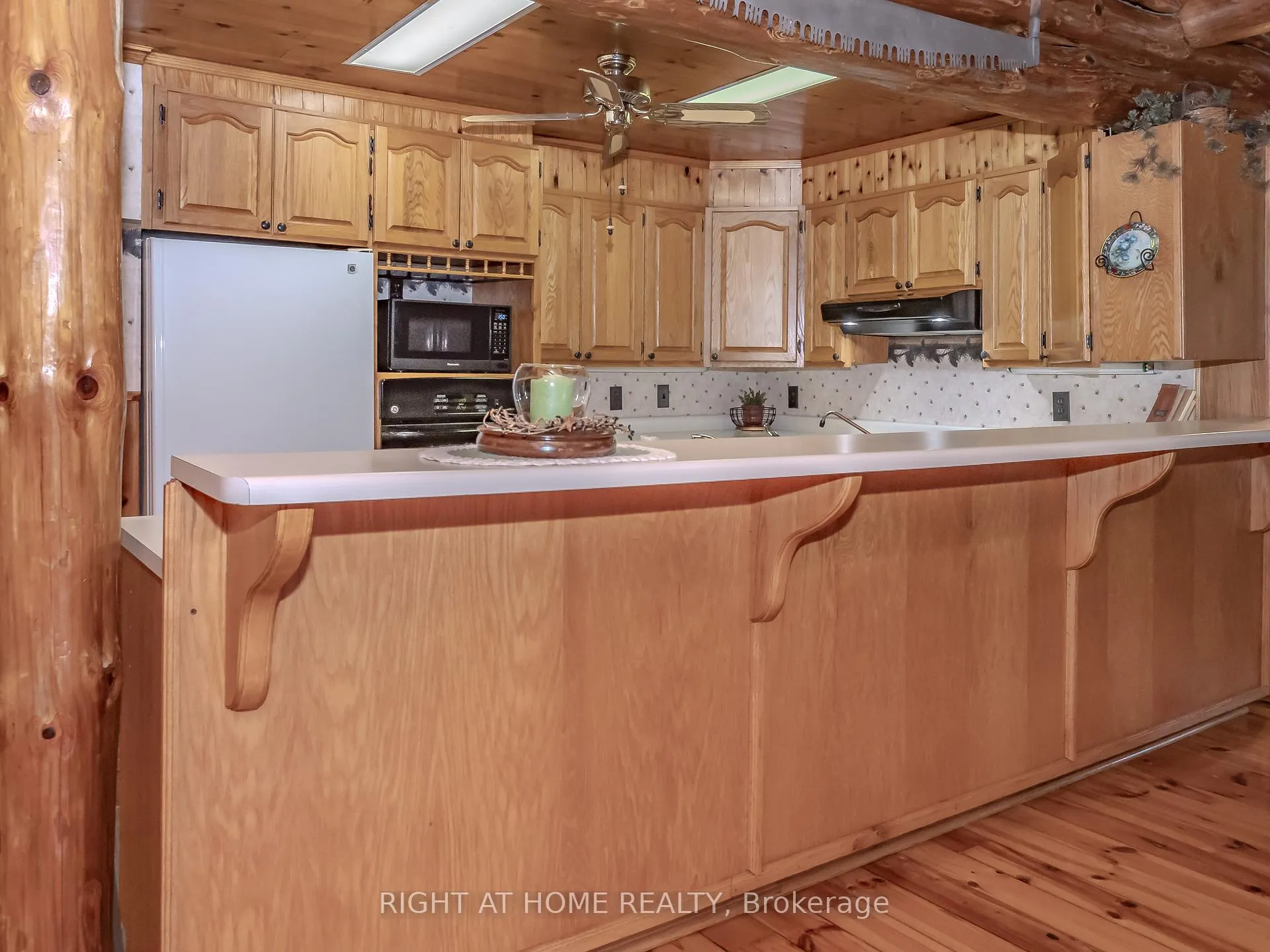 Photo 9 of 1696 Highway 118 E, Bracebridge, Draper — HOMEH