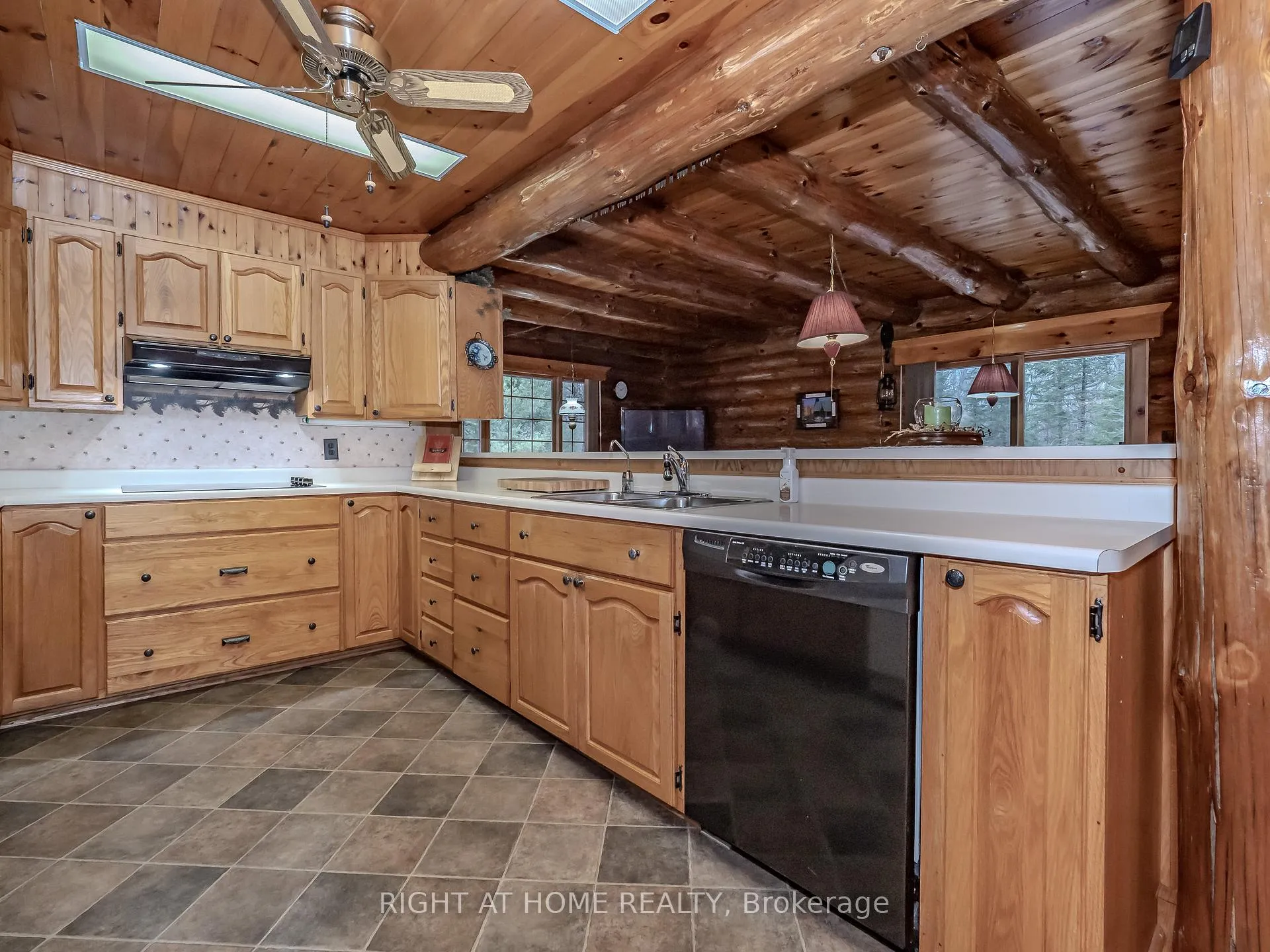 Photo 11 of 1696 Highway 118 E, Bracebridge, Draper — HOMEH