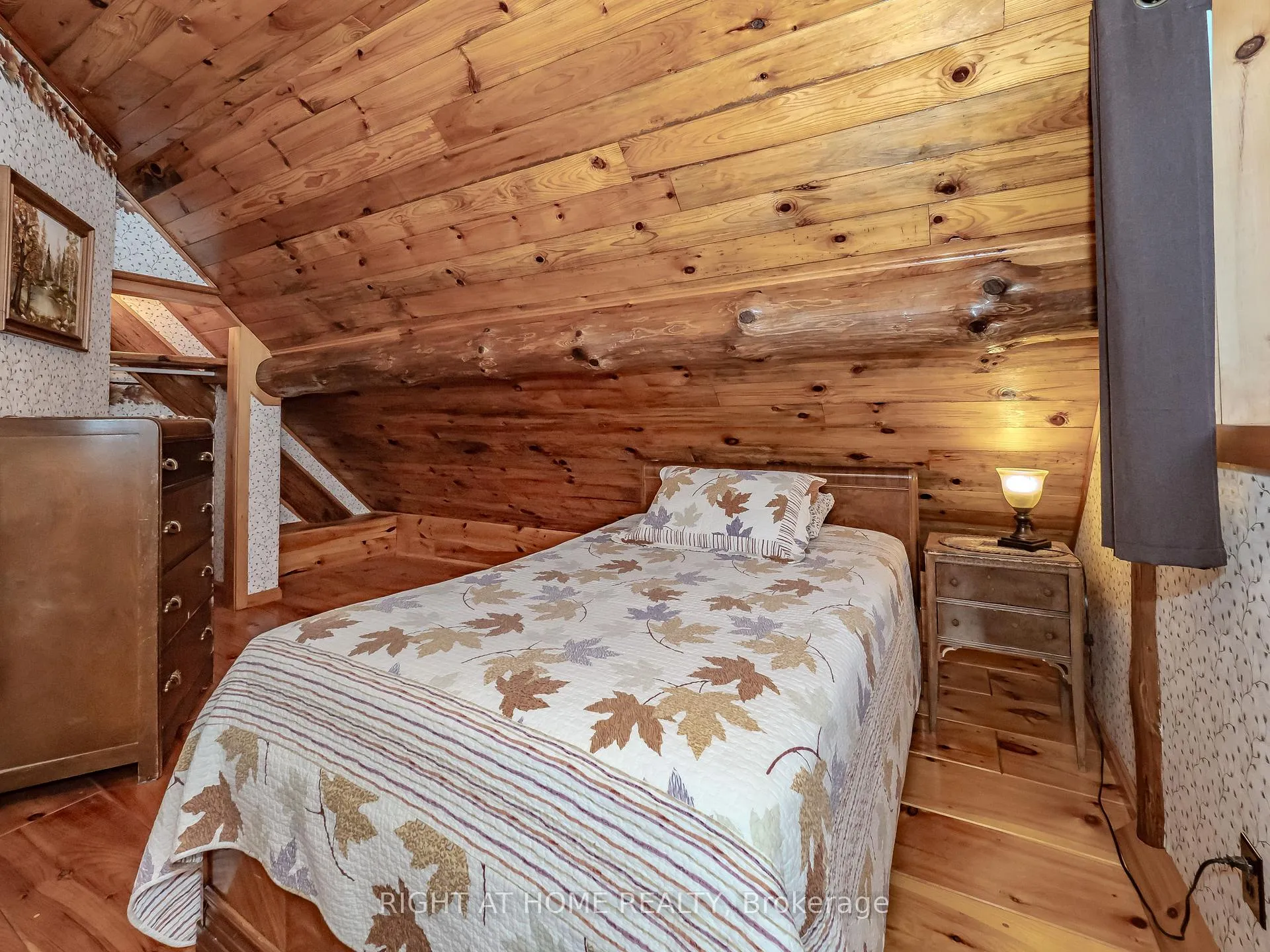 Photo 25 of 1696 Highway 118 E, Bracebridge, Draper — HOMEH