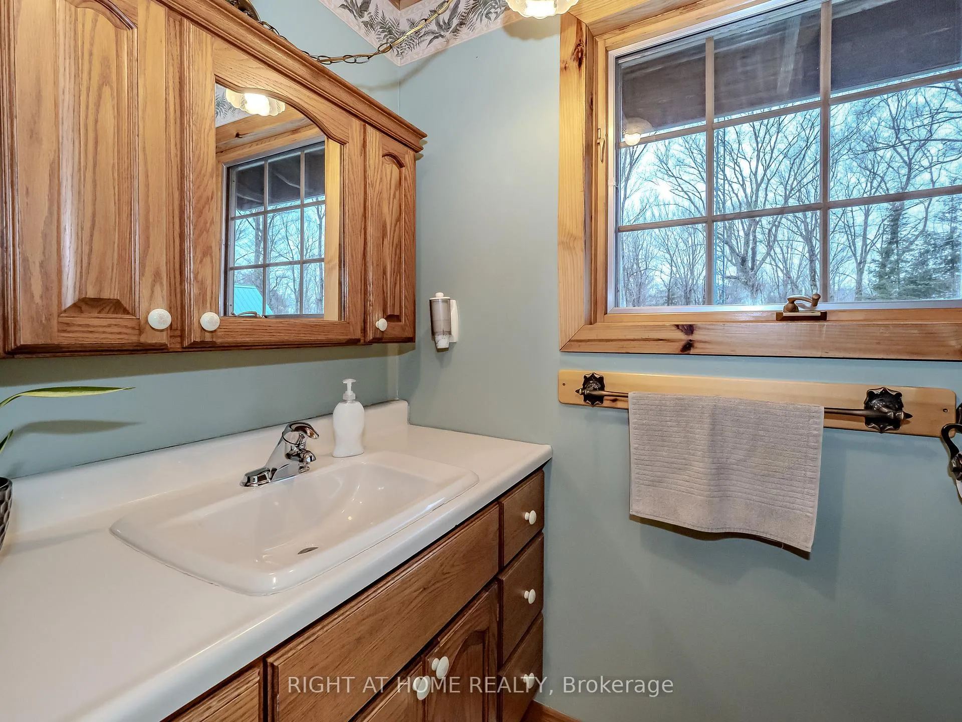 Photo 28 of 1696 Highway 118 E, Bracebridge, Draper — HOMEH