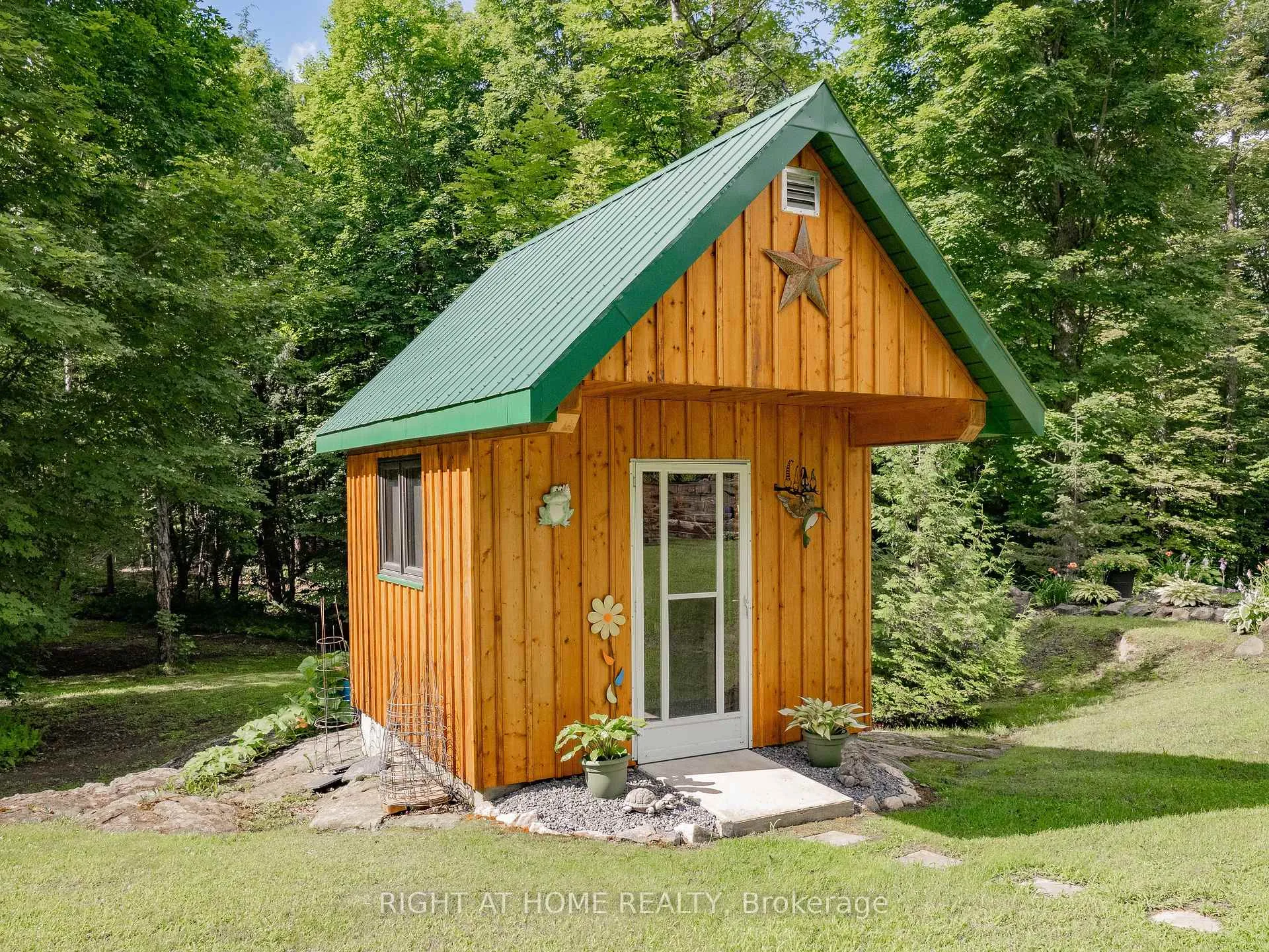 Photo 37 of 1696 Highway 118 E, Bracebridge, Draper — HOMEH