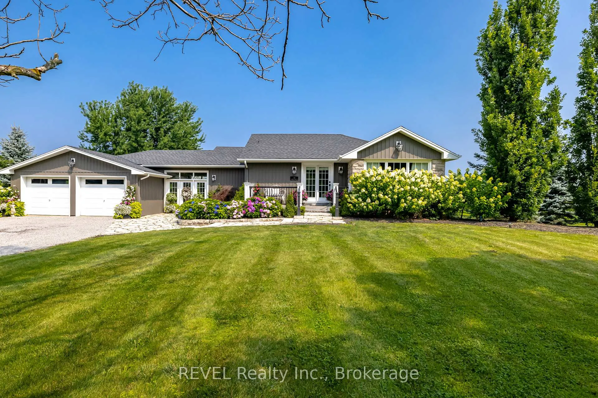 Photo 2 of 72 Hunter Road, Niagara-on-the-Lake, Town — HOMEH