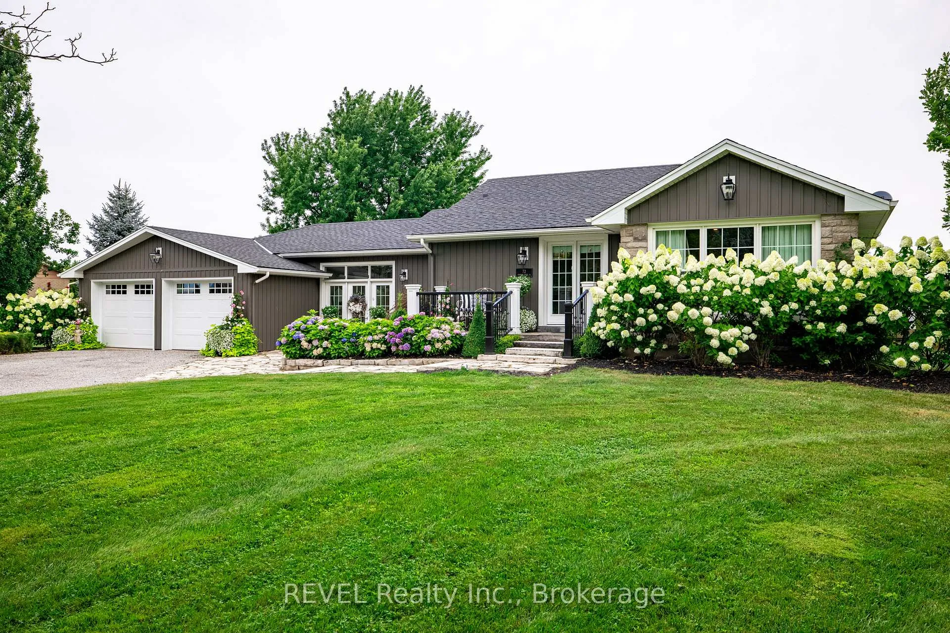 Photo 3 of 72 Hunter Road, Niagara-on-the-Lake, Town — HOMEH