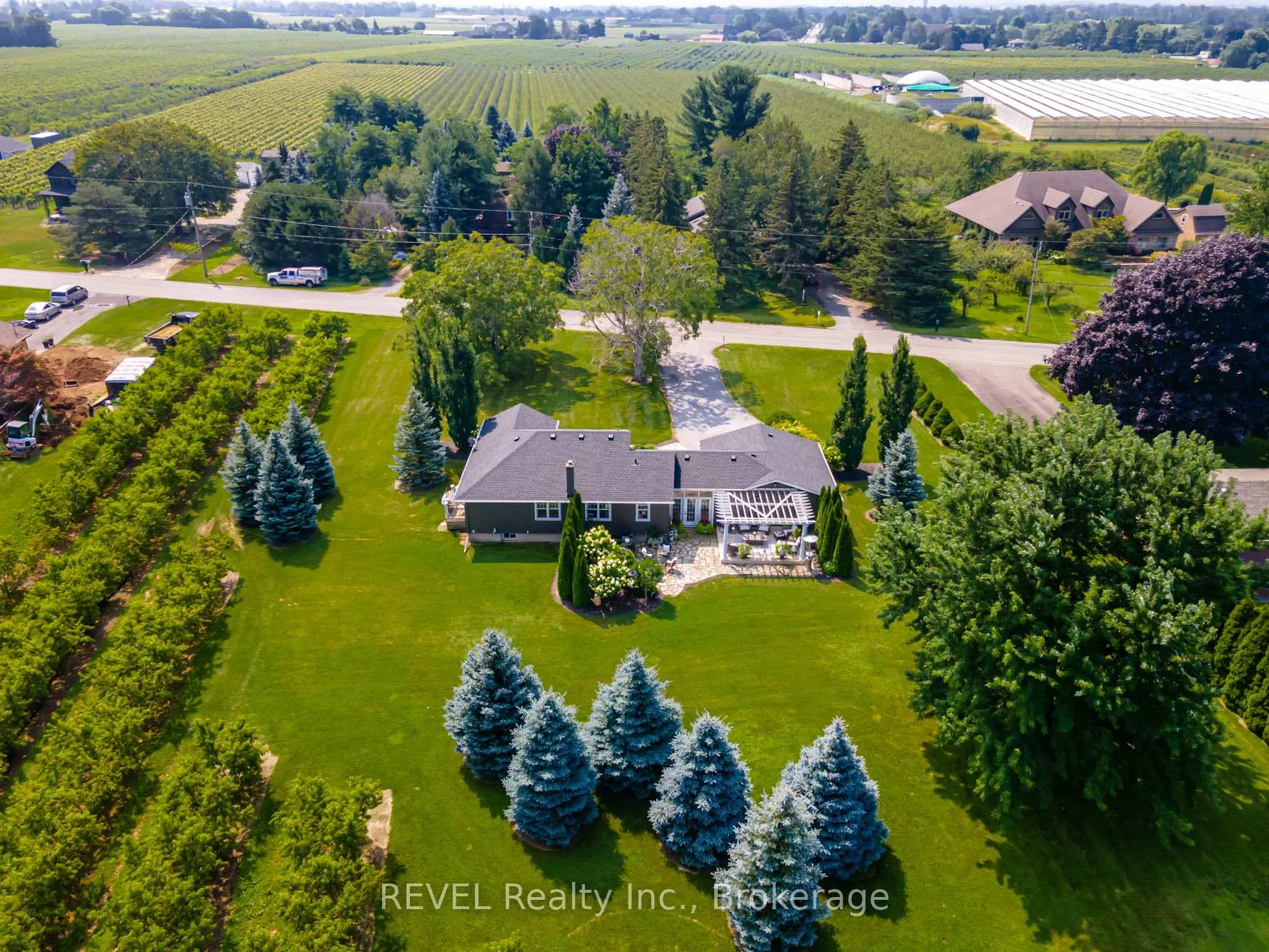 Photo 4 of 72 Hunter Road, Niagara-on-the-Lake, Town — HOMEH