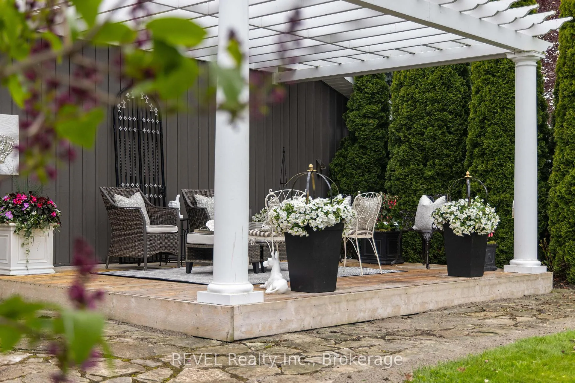 Photo 35 of 72 Hunter Road, Niagara-on-the-Lake, Town — HOMEH