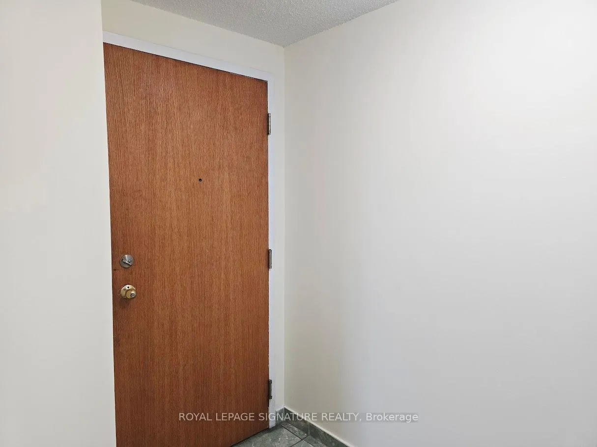 Photo 4 of Unit 213, 41 Markbrook Lane, Etobicoke, Mount Olive-Silverstone-Jamestown — HOMEH