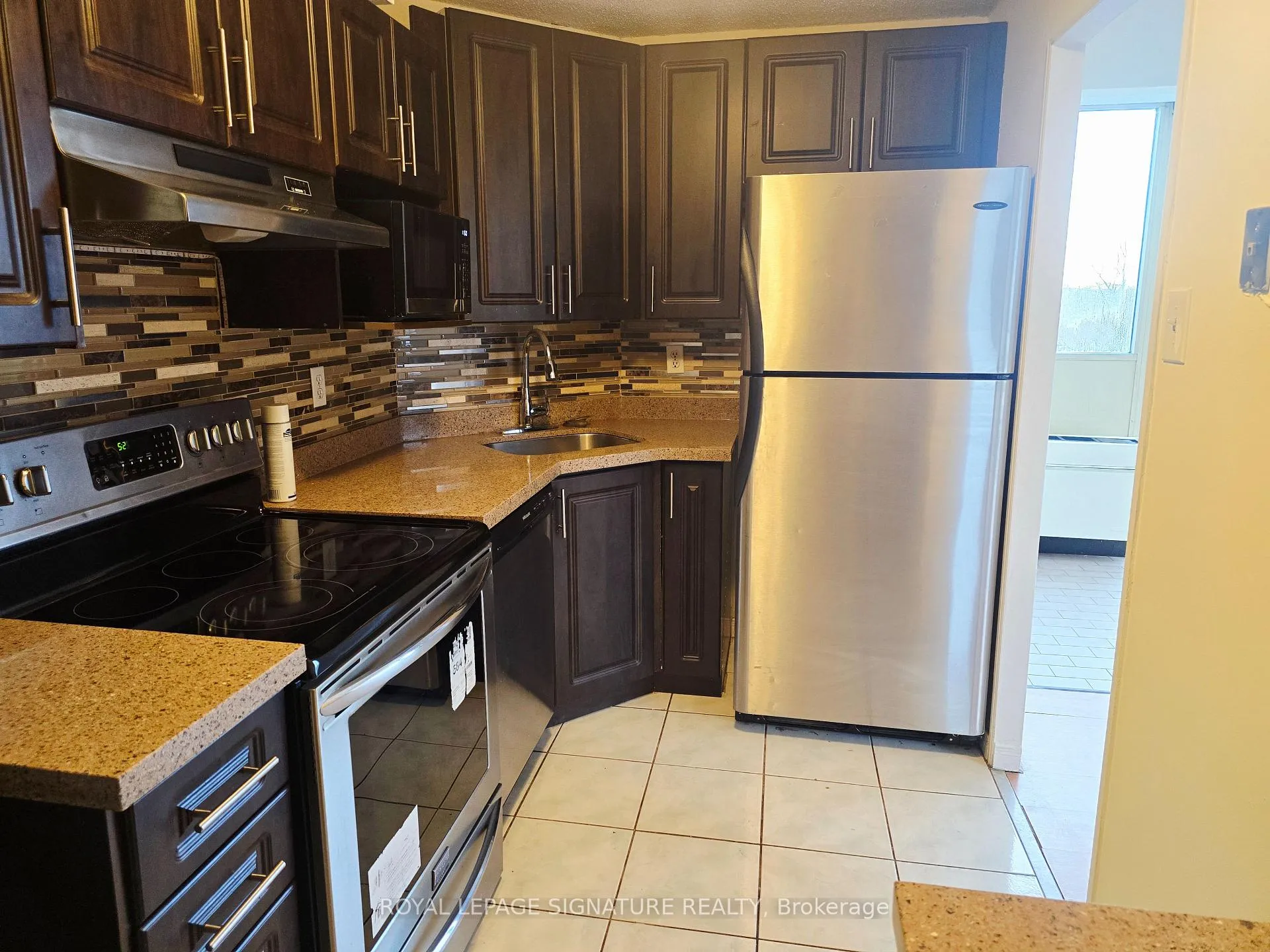 Photo 6 of Unit 213, 41 Markbrook Lane, Etobicoke, Mount Olive-Silverstone-Jamestown — HOMEH