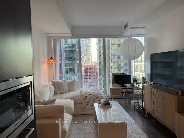 Photo 4 of Unit 1906, 115 Blue Jays Way, Toronto, Waterfront Communities — HOMEH