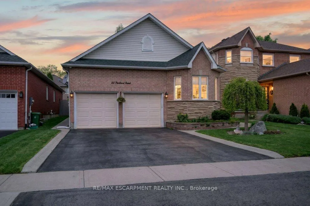 Photo 1 of 35 Pentland Road, Hamilton, Waterdown — HOMEH