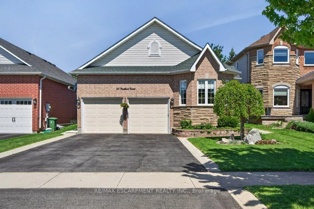 Photo 2 of 35 Pentland Road, Hamilton, Waterdown — HOMEH