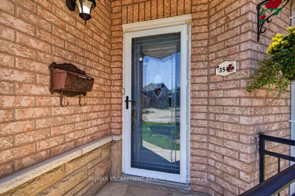 Photo 5 of 35 Pentland Road, Hamilton, Waterdown — HOMEH