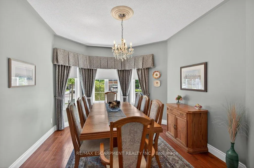 Photo 7 of 35 Pentland Road, Hamilton, Waterdown — HOMEH