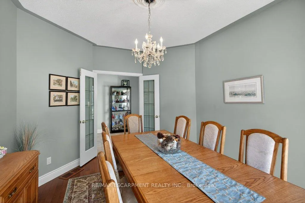 Photo 8 of 35 Pentland Road, Hamilton, Waterdown — HOMEH