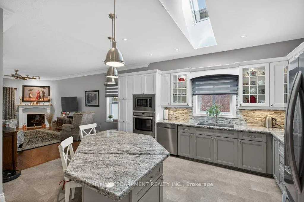 Photo 9 of 35 Pentland Road, Hamilton, Waterdown — HOMEH
