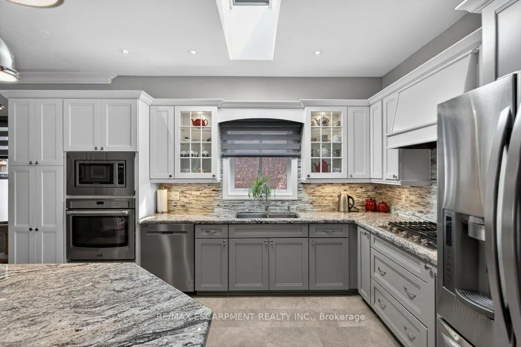 Photo 10 of 35 Pentland Road, Hamilton, Waterdown — HOMEH