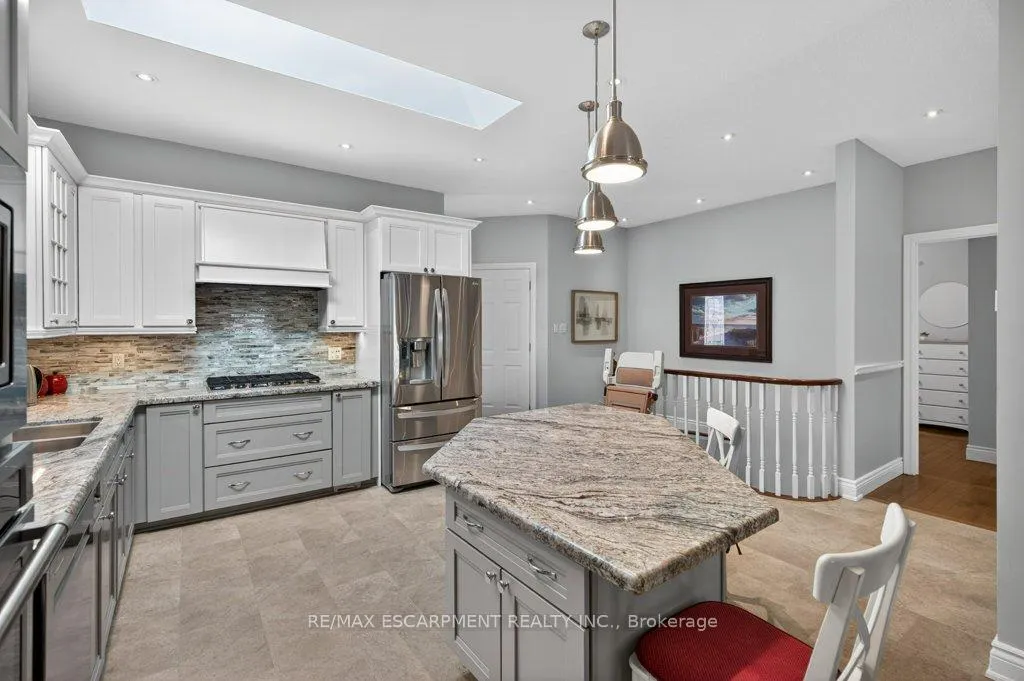 Photo 12 of 35 Pentland Road, Hamilton, Waterdown — HOMEH